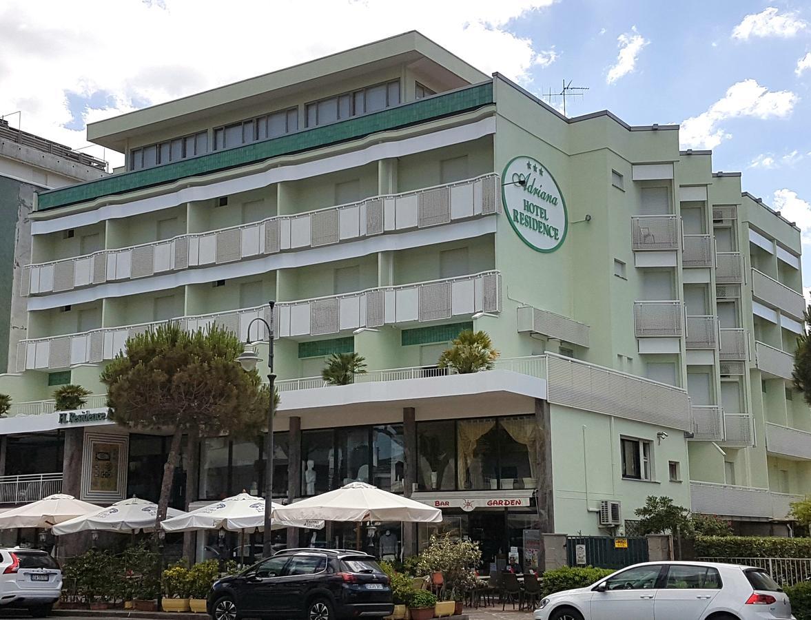 Hotel Residence Adriana Чезенатико Экстерьер фото
