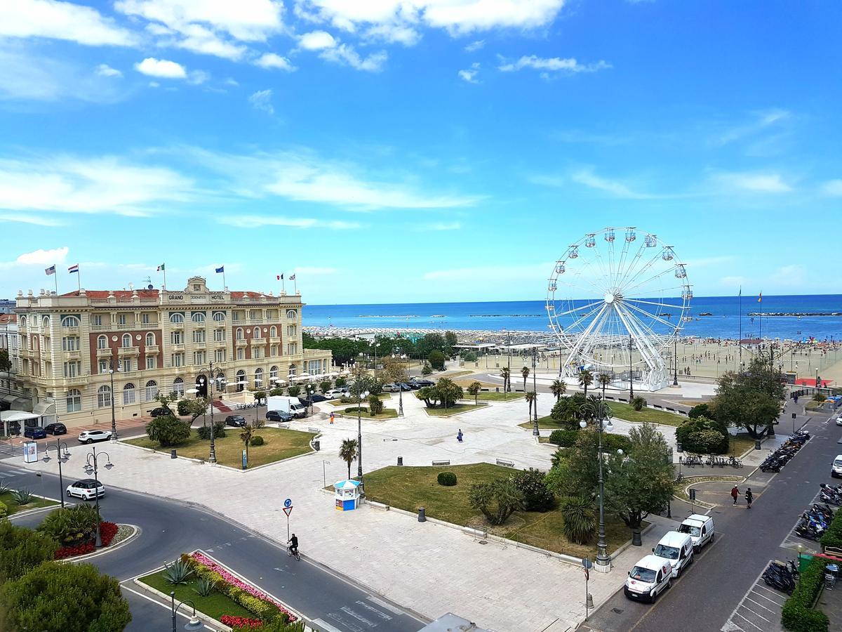 Hotel Residence Adriana Чезенатико Экстерьер фото