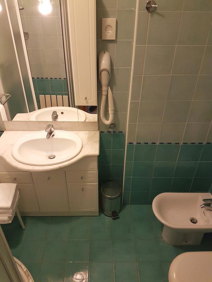 Hotel Residence Adriana Чезенатико Экстерьер фото