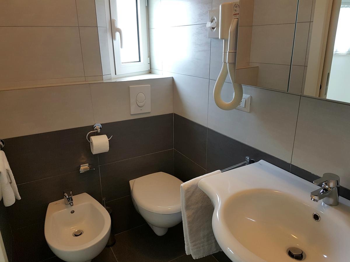 Hotel Residence Adriana Чезенатико Экстерьер фото
