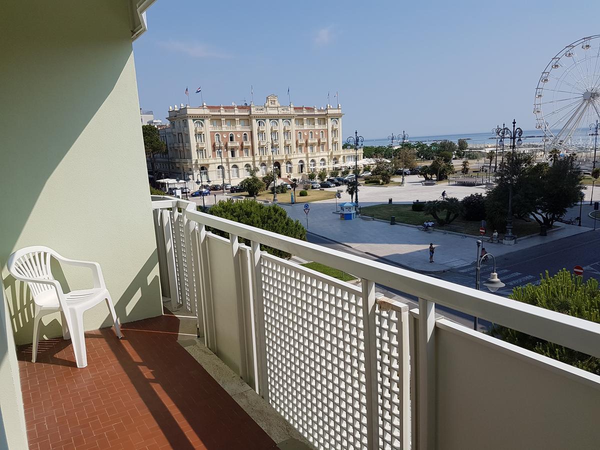 Hotel Residence Adriana Чезенатико Экстерьер фото